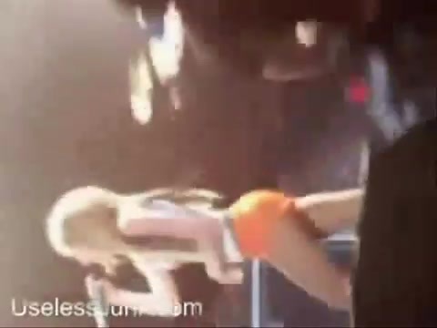 Avril Lavigne - Paparazzi (Various Footage Part 1) 3098