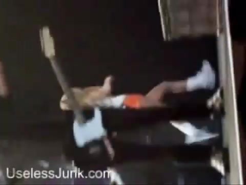 Avril Lavigne - Paparazzi (Various Footage Part 1) 3571