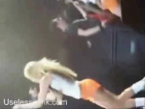 Avril Lavigne - Paparazzi (Various Footage Part 1) 3113