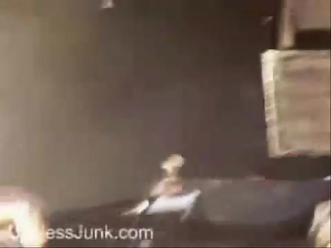 Avril Lavigne - Paparazzi (Various Footage Part 1) 3592