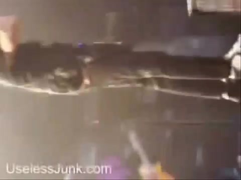 Avril Lavigne - Paparazzi (Various Footage Part 1) 3599