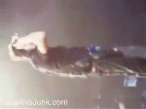 Avril Lavigne - Paparazzi (Various Footage Part 1) 3617