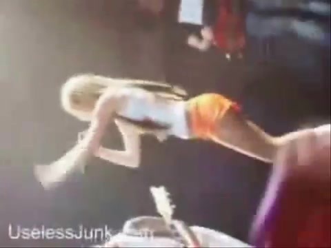 Avril Lavigne - Paparazzi (Various Footage Part 1) 3155