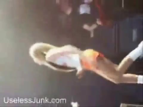 Avril Lavigne - Paparazzi (Various Footage Part 1) 3160