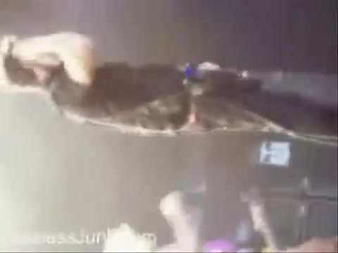 Avril Lavigne - Paparazzi (Various Footage Part 1) 3632