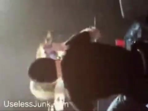 Avril Lavigne - Paparazzi (Various Footage Part 1) 3192