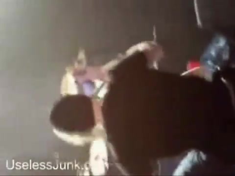 Avril Lavigne - Paparazzi (Various Footage Part 1) 3193