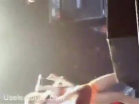 Avril Lavigne - Paparazzi (Various Footage Part 1) 3206