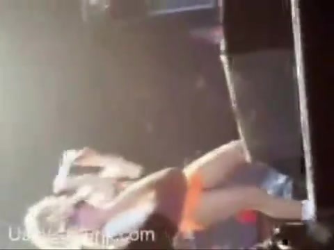 Avril Lavigne - Paparazzi (Various Footage Part 1) 3215