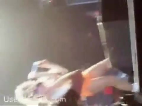 Avril Lavigne - Paparazzi (Various Footage Part 1) 3216