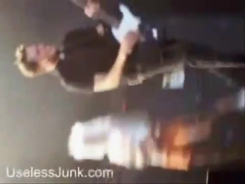 Avril Lavigne - Paparazzi (Various Footage Part 1) 3266