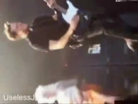 Avril Lavigne - Paparazzi (Various Footage Part 1) 3267