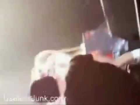 Avril Lavigne - Paparazzi (Various Footage Part 1) 3323