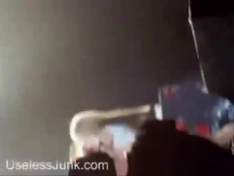 Avril Lavigne - Paparazzi (Various Footage Part 1) 3335