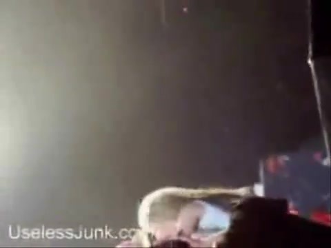 Avril Lavigne - Paparazzi (Various Footage Part 1) 3340