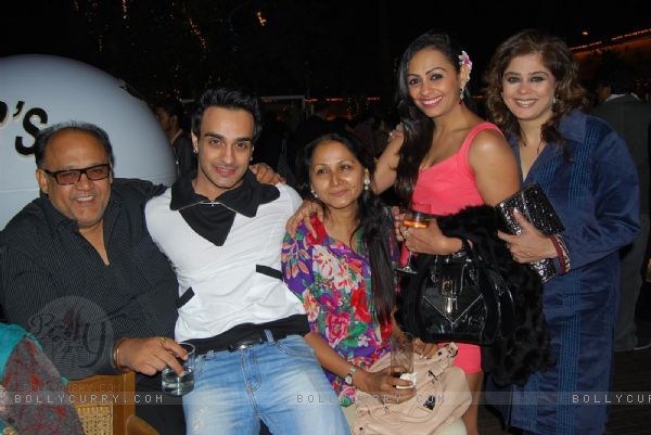 182770-alok-nath-angad-hasija-ashita-dhawan-and-ameeta-nangia-at-ye-ri