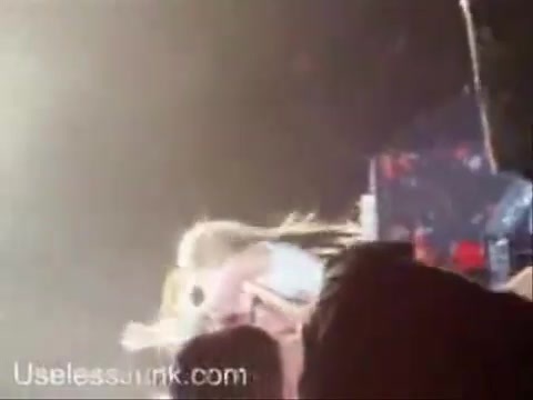 Avril Lavigne - Paparazzi (Various Footage Part 1) 3393