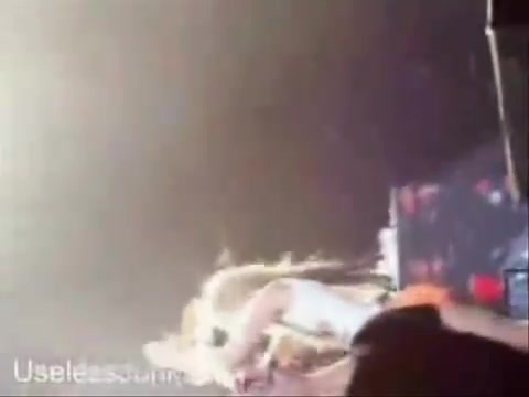 Avril Lavigne - Paparazzi (Various Footage Part 1) 3401