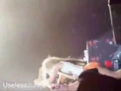 Avril Lavigne - Paparazzi (Various Footage Part 1) 3403