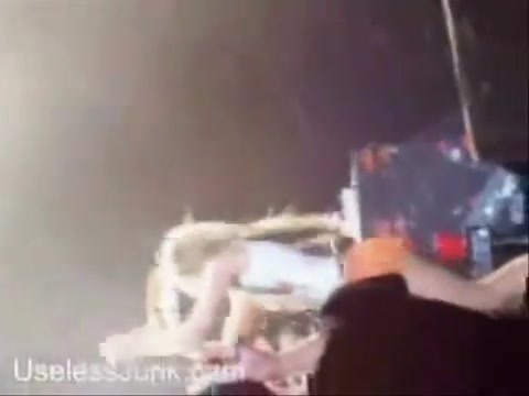 Avril Lavigne - Paparazzi (Various Footage Part 1) 3407