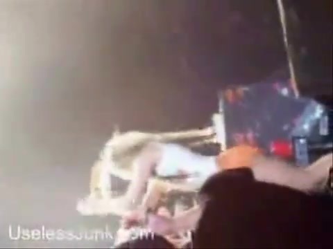 Avril Lavigne - Paparazzi (Various Footage Part 1) 3409