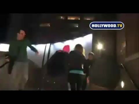 Avril Lavigne - Paparazzi (Various Footage Part 1) 3884