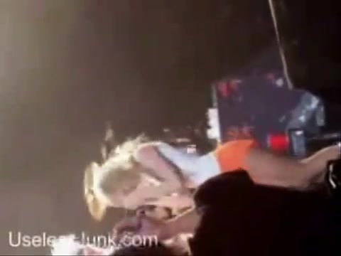 Avril Lavigne - Paparazzi (Various Footage Part 1) 3464