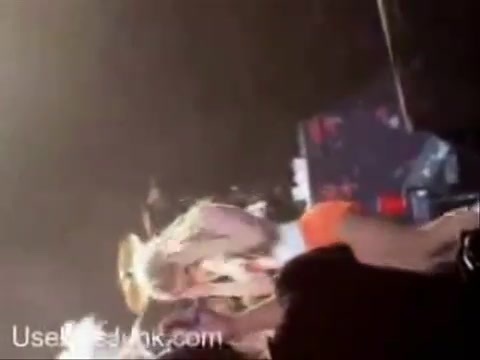 Avril Lavigne - Paparazzi (Various Footage Part 1) 3467