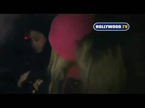 Avril Lavigne - Paparazzi (Various Footage Part 1) 4438