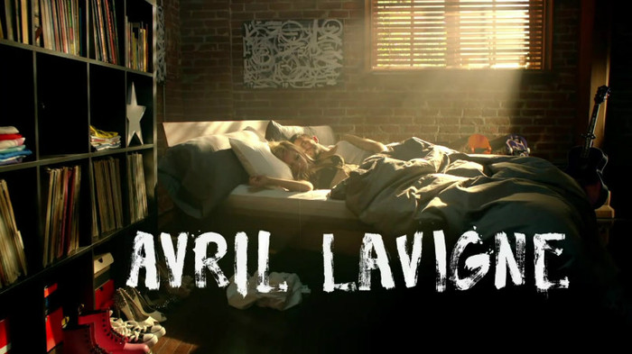 Avril Lavigne - What The Hell_youtube_original 0027