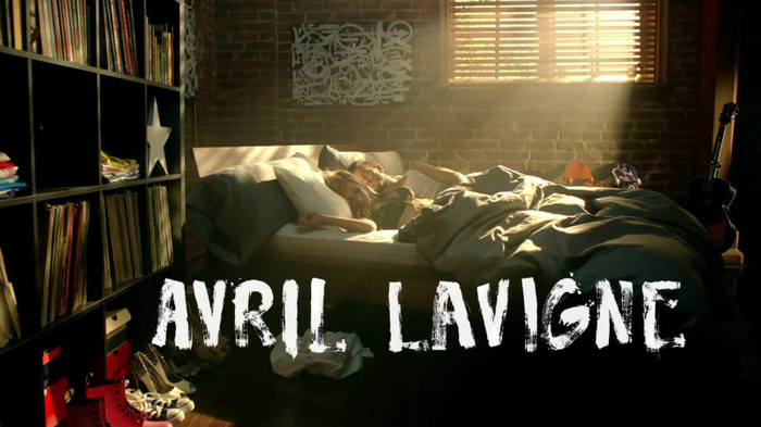 Avril Lavigne - What The Hell_youtube_original 0033