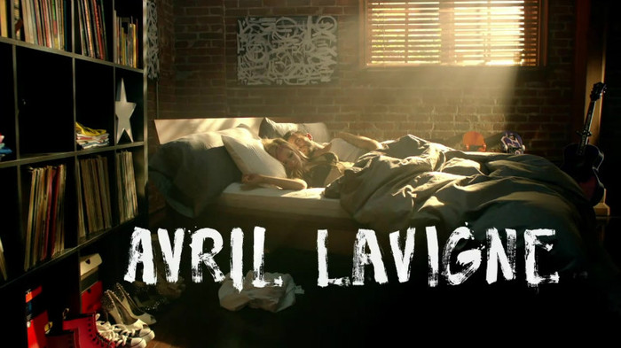 Avril Lavigne - What The Hell_youtube_original 0038