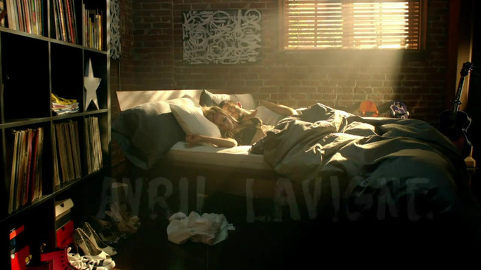 Avril Lavigne - What The Hell_youtube_original 0044