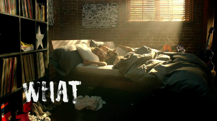 Avril Lavigne - What The Hell_youtube_original 0048