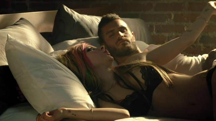 Avril Lavigne - What The Hell_youtube_original 0168