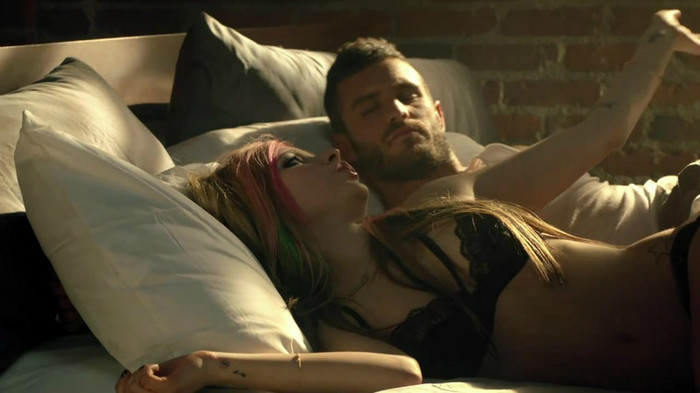Avril Lavigne - What The Hell_youtube_original 0169