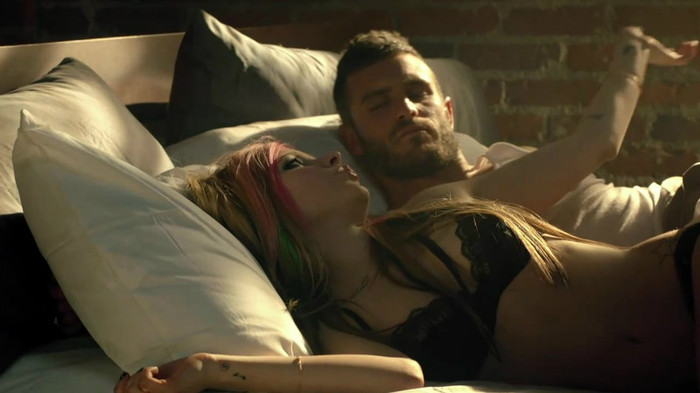 Avril Lavigne - What The Hell_youtube_original 0171