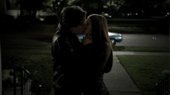 Ep 11:X:X:X:X:X:X - Damon and Elena kiss