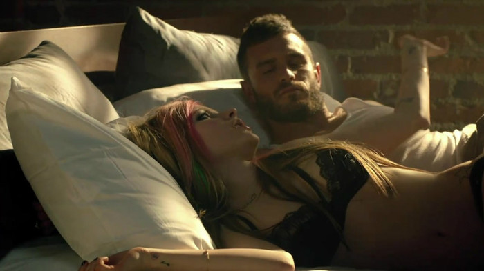 Avril Lavigne - What The Hell_youtube_original 0173