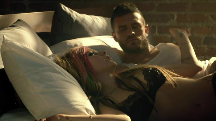 Avril Lavigne - What The Hell_youtube_original 0176