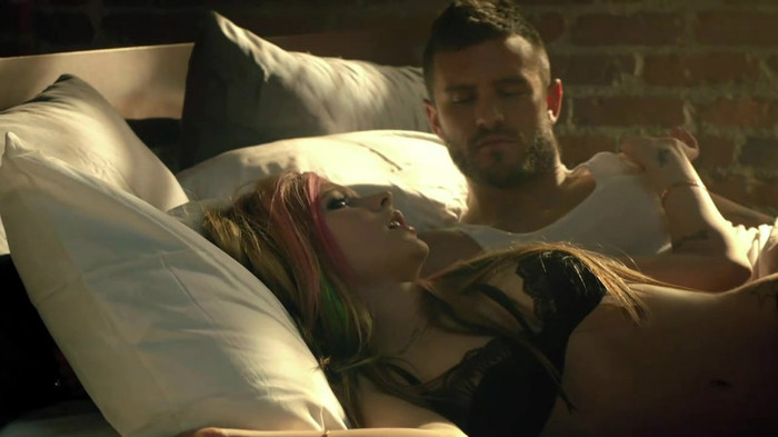 Avril Lavigne - What The Hell_youtube_original 0179