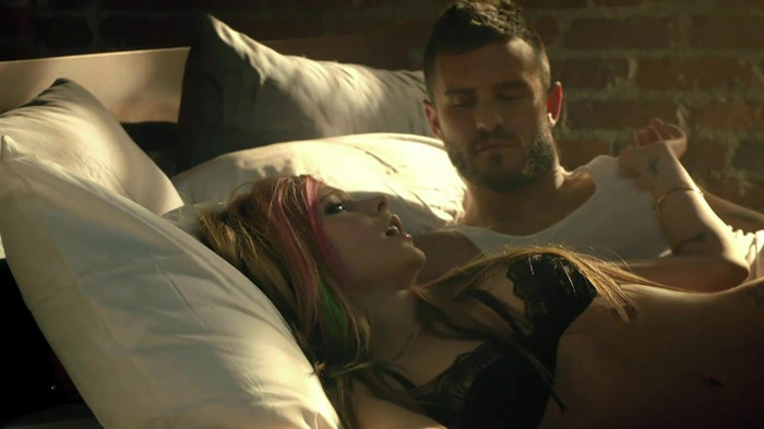 Avril Lavigne - What The Hell_youtube_original 0182