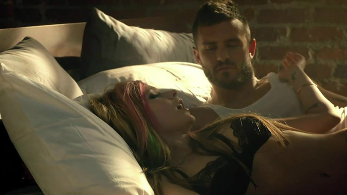 Avril Lavigne - What The Hell_youtube_original 0183