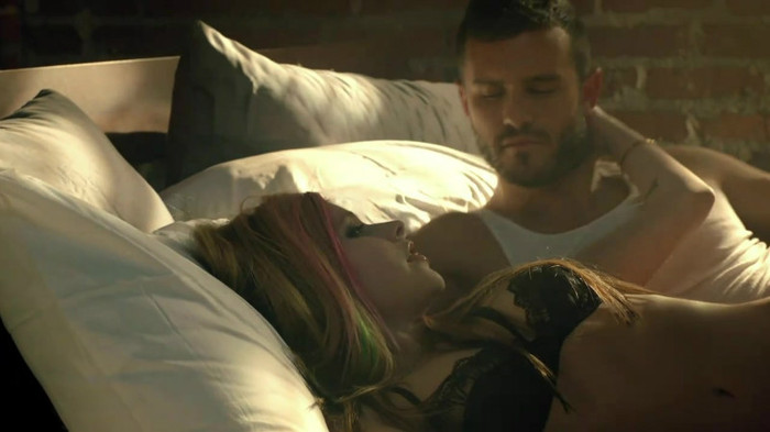 Avril Lavigne - What The Hell_youtube_original 0188