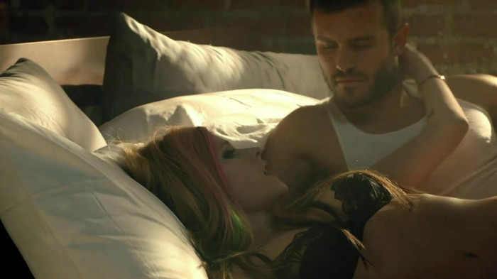Avril Lavigne - What The Hell_youtube_original 0191