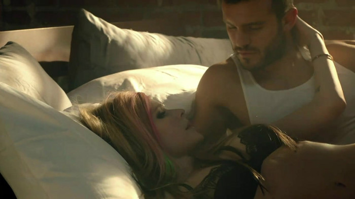 Avril Lavigne - What The Hell_youtube_original 0194