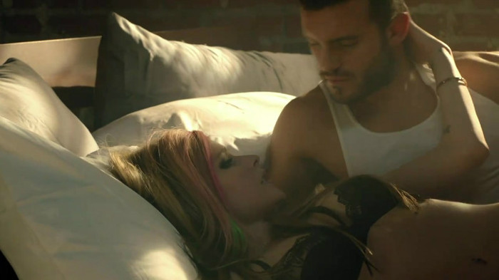 Avril Lavigne - What The Hell_youtube_original 0195