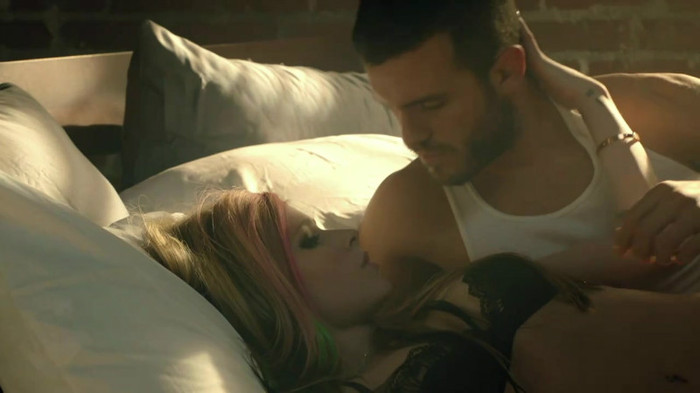 Avril Lavigne - What The Hell_youtube_original 0199