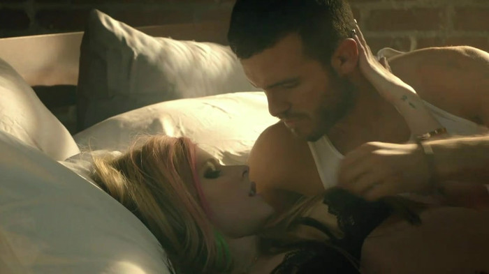 Avril Lavigne - What The Hell_youtube_original 0206 - Avril - Lavigne - What - The - Hell - oo1