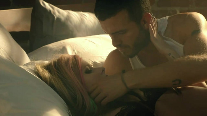 Avril Lavigne - What The Hell_youtube_original 0212